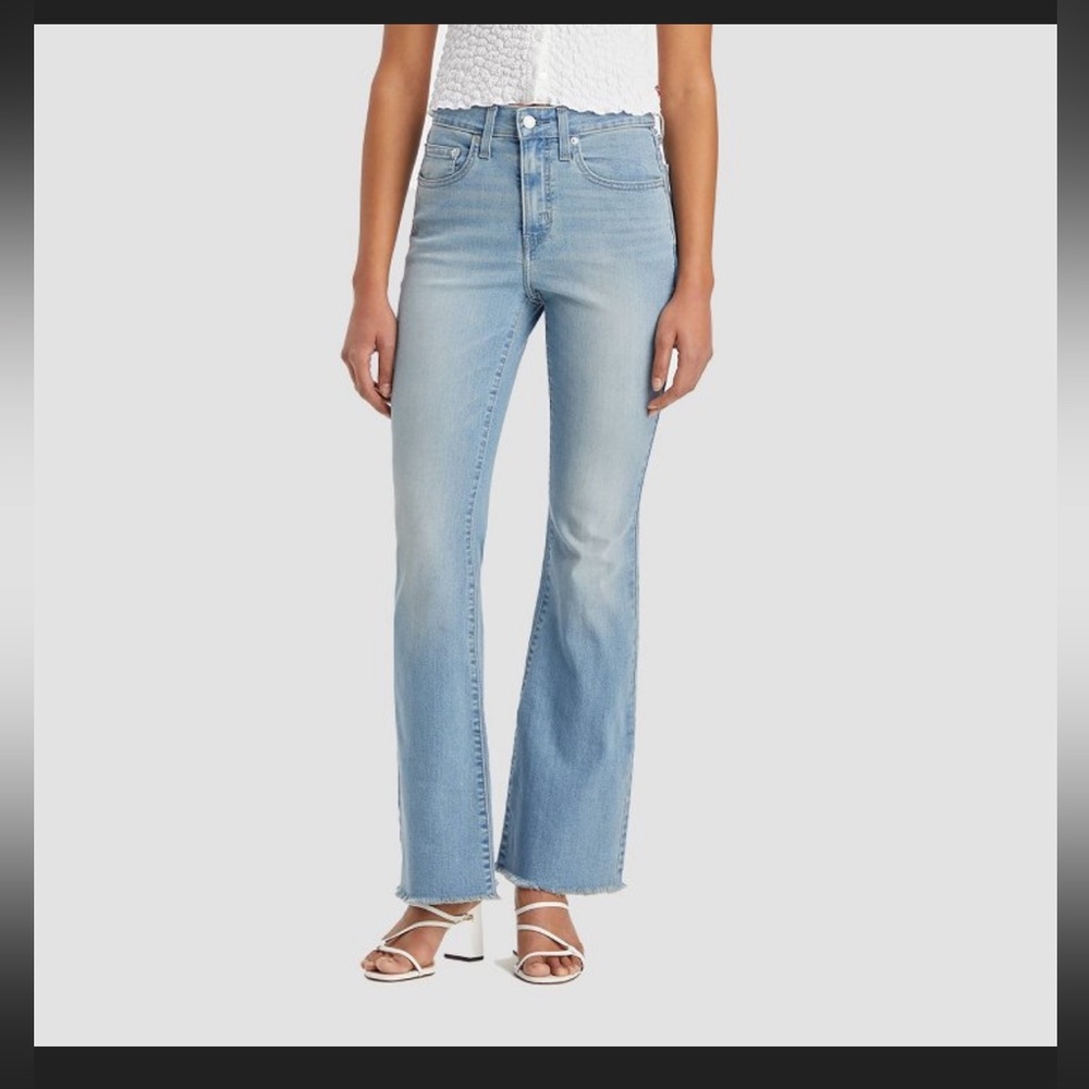 Levi’s Women's 726™ High-Rise Flare
Jeans - Light Of My Life W32 L32